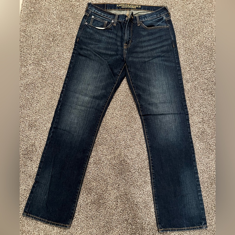 Men’s American Eagle size W32 L34 Original Straight jeans.